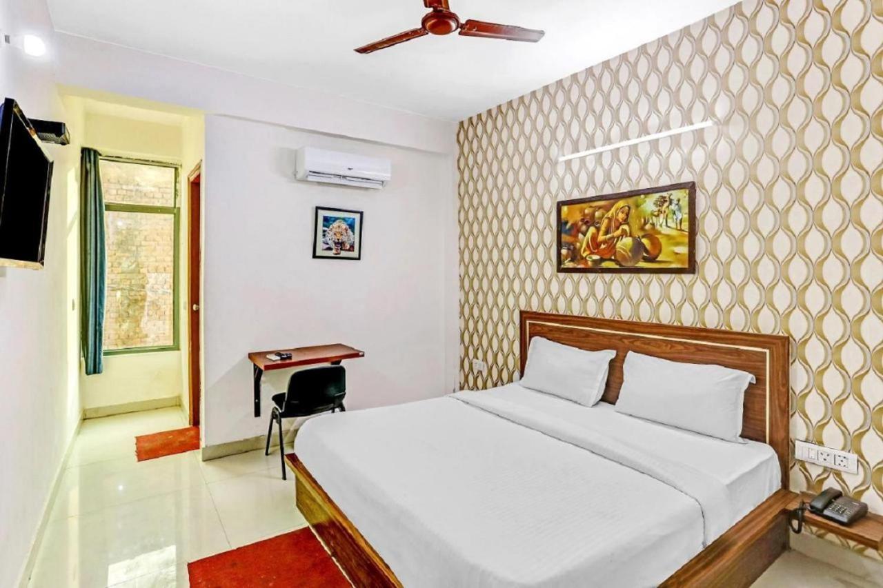 Hotel Noida Continental At Noida City Center Extérieur photo