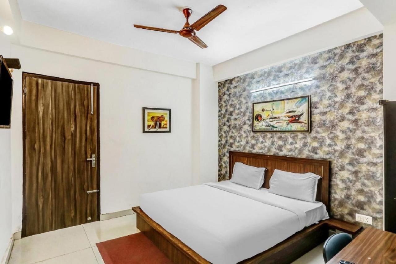 Hotel Noida Continental At Noida City Center Extérieur photo