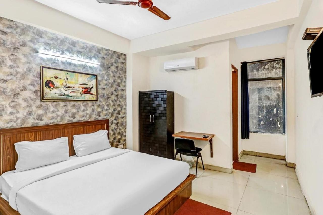 Hotel Noida Continental At Noida City Center Extérieur photo